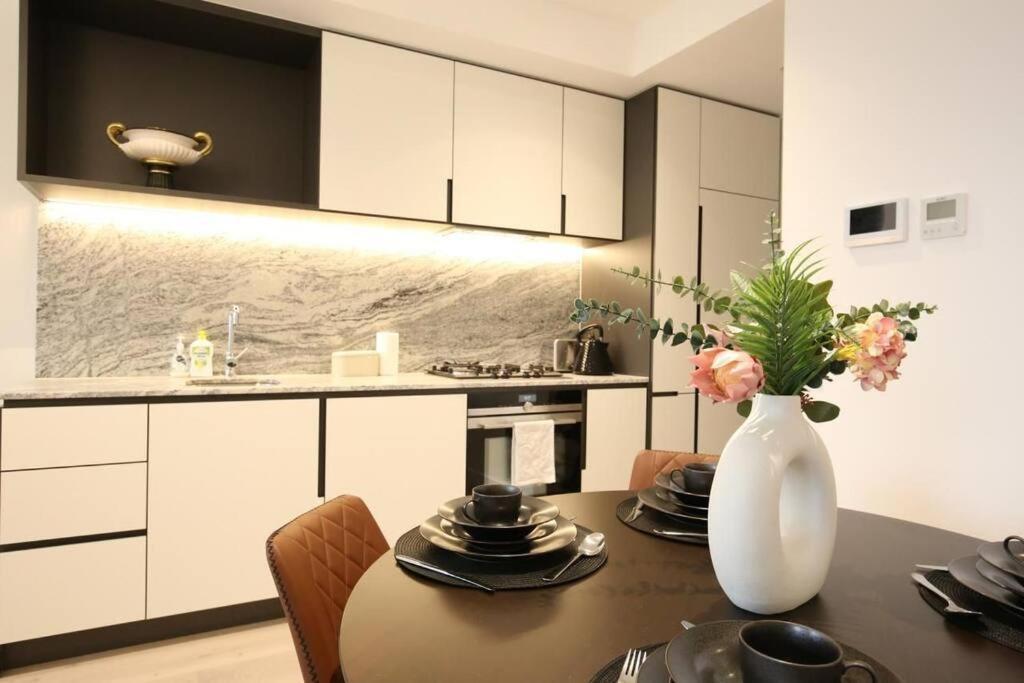 Luxury 2Bedroom2Bathroom Apartment At Mel Cbd Мельбурн Экстерьер фото